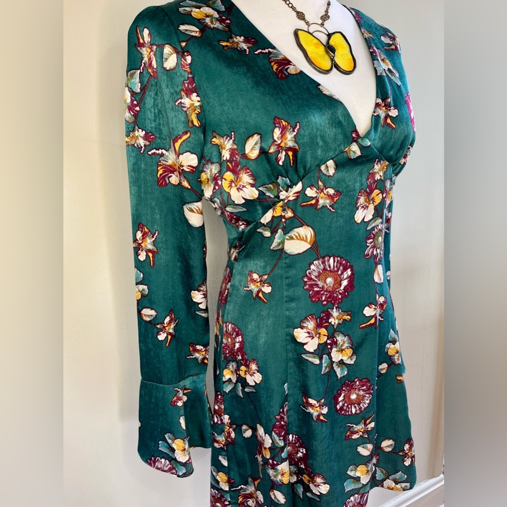 Floral Green Long Sleeve Dress - Picture 4 of 10
